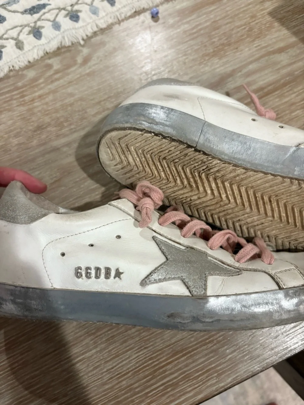Golden Goose White Leather Low-Top Sneakers with Pink Laces - Picture 3 of 7